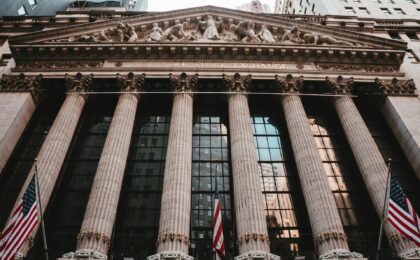 Wall Street in crisi con grafici in calo
