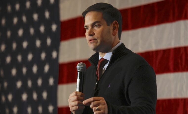 Marco Rubio durante una conferenza