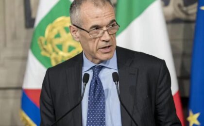 Carlo Cottarelli durante una conferenza