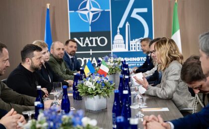 Giorgia Meloni e Volodymyr Zelensky al vertice NATO di Ankara