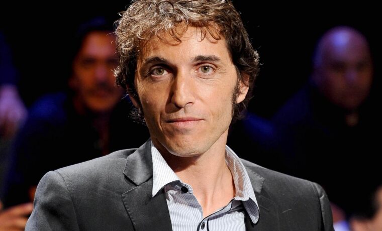 Giuseppe Cruciani durante una trasmissione televisiva