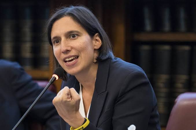 Elly Schlein durante una conferenza