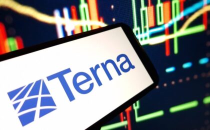 Logo di Terna con grafico di crescita