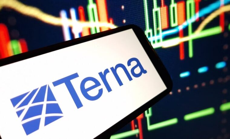 Logo di Terna con grafico di crescita
