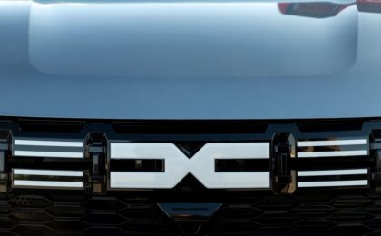 Dacia Striker crossover elettrificato