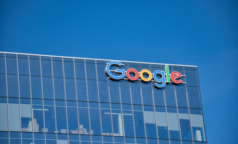 Immagine promozionale della gamma Pixel 11 di Google
