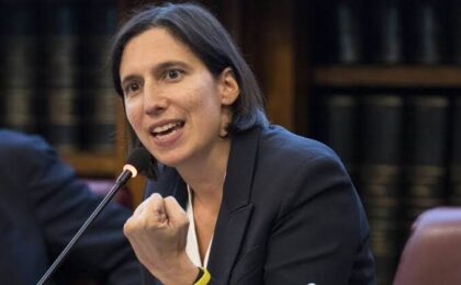 Elly Schlein durante un evento politico