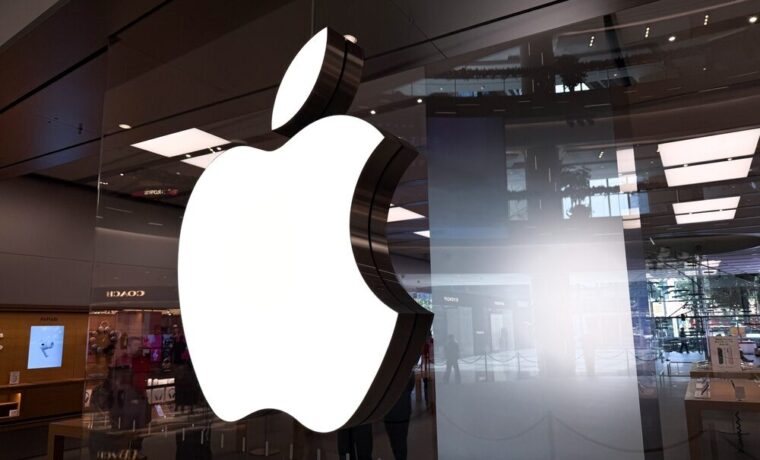 Logo di Apple e OpenAI