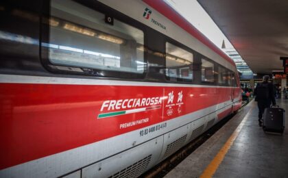 Treno regionale Trenitalia in movimento